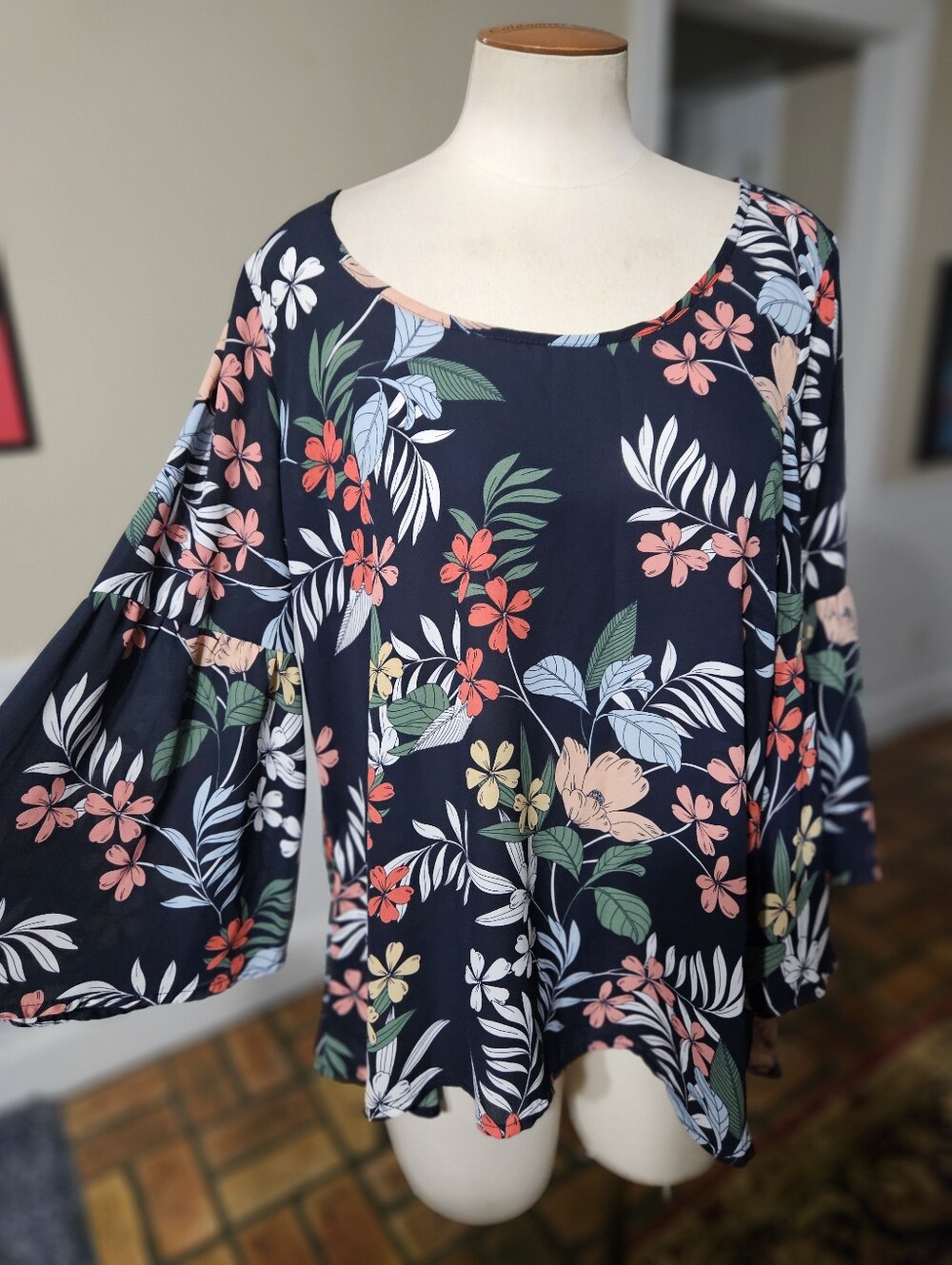 Spense Bell Sleeve Floral Top Large